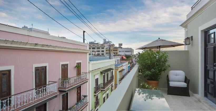 Suite with Terrace, Decanter