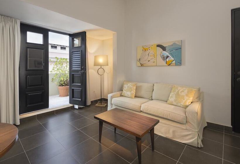 Suite with Terrace, Decanter