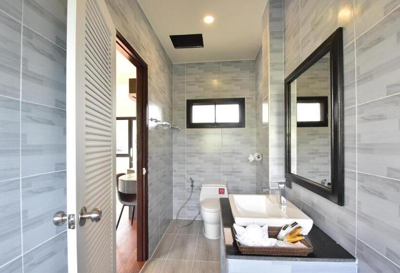 プールの見えるスーペリアルーム, Simple Life Cliff View Resort