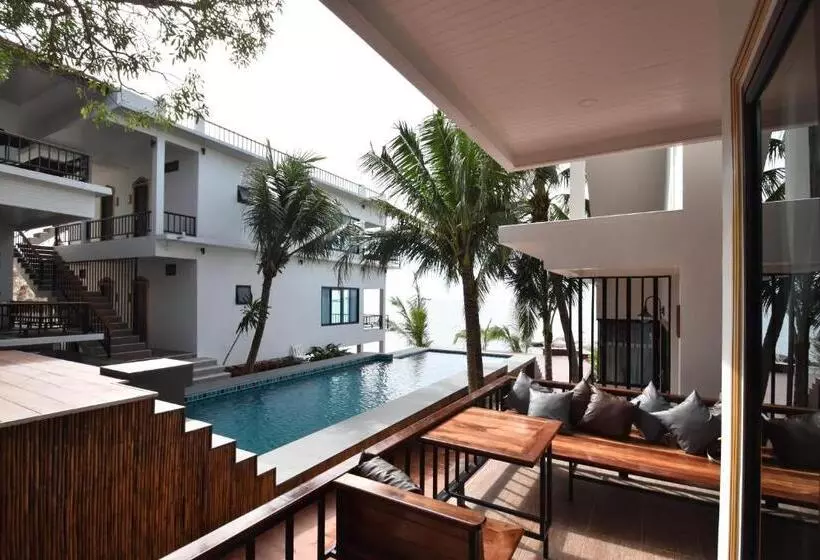 プールの見えるスーペリアルーム, Simple Life Cliff View Resort