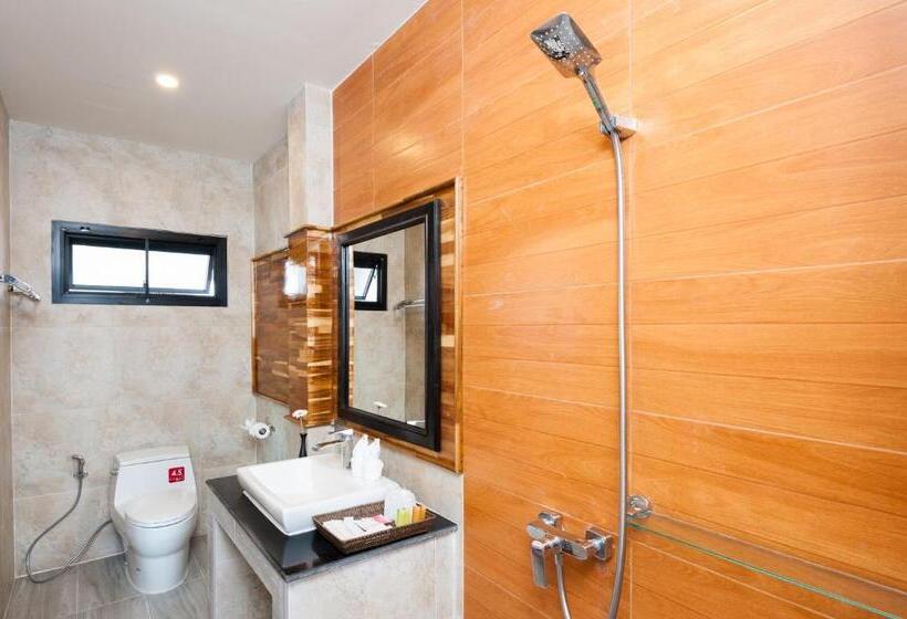 プールの見えるスーペリアルーム, Simple Life Cliff View Resort