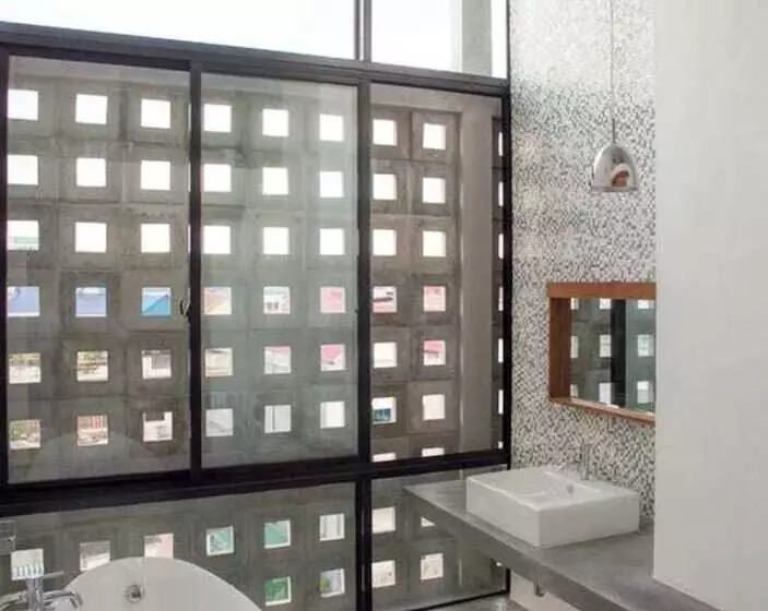 デラックススタジオ, Tamasa Service Apartment And
