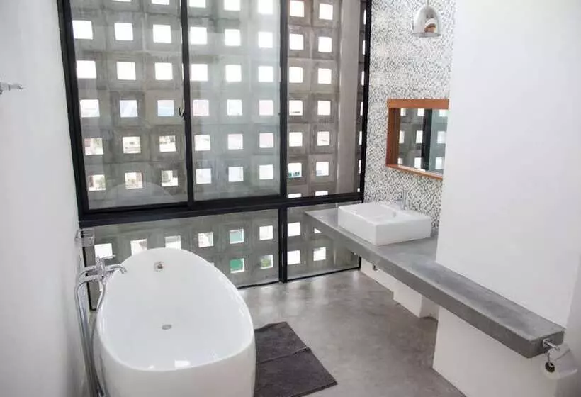 デラックススタジオ, Tamasa Service Apartment And