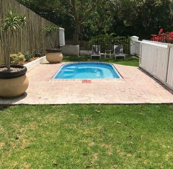 חדר סטנדרט, Aan De Bergen