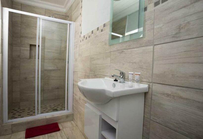 חדר סטנדרט, Aan De Bergen