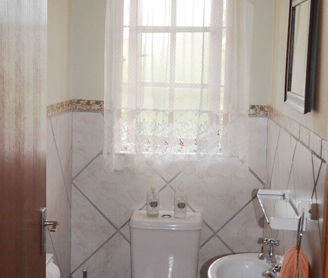 חדר בסיסי, Aan De Bergen