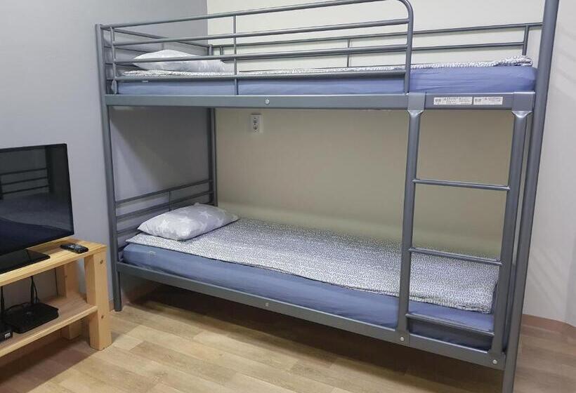 Семейный Номер Боковой Вид на Море, Sokcho & Guesthouse