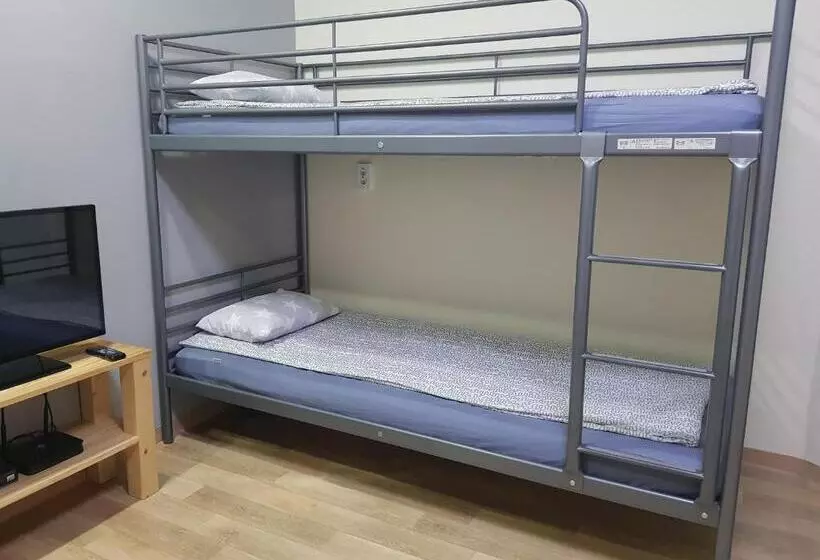 اتاق خانوادگی با چشم‌انداز جانبی دریا, Sokcho & Guesthouse