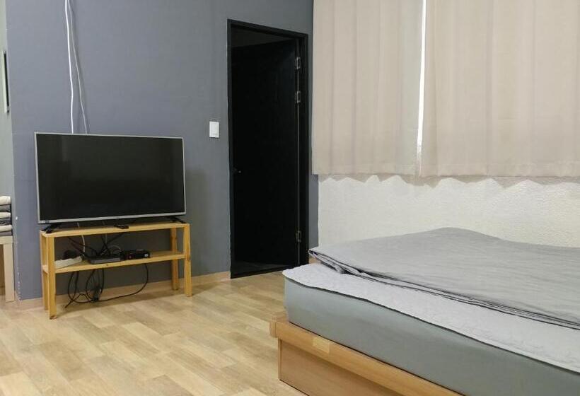 Семейный Номер Боковой Вид на Море, Sokcho & Guesthouse