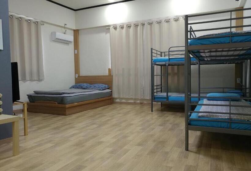 Семейный Номер Боковой Вид на Море, Sokcho & Guesthouse
