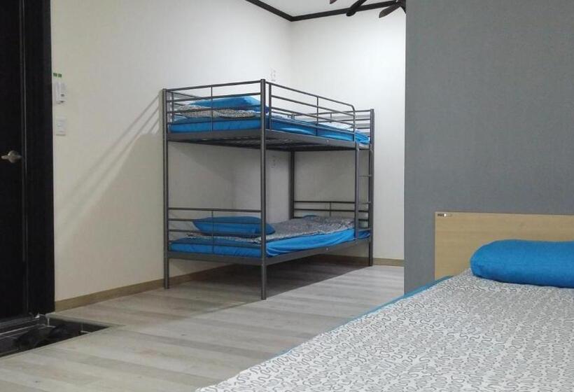 Семейный Номер Вид на Море, Sokcho & Guesthouse