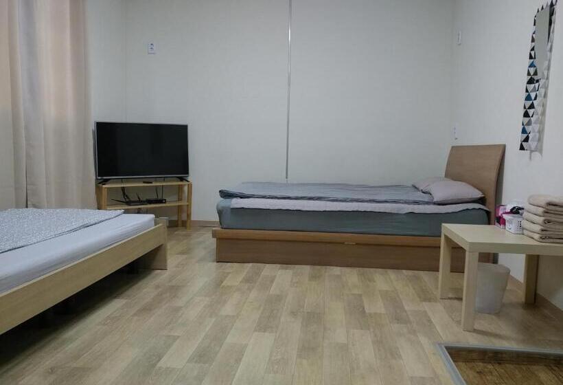 Семейный Номер Вид на Море, Sokcho & Guesthouse