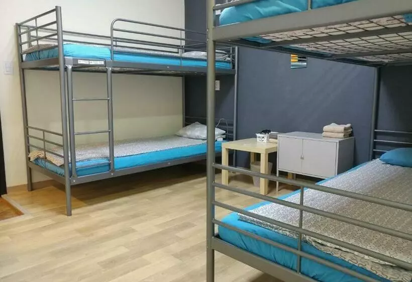 تختخواب در اتاق مشترک, Sokcho & Guesthouse