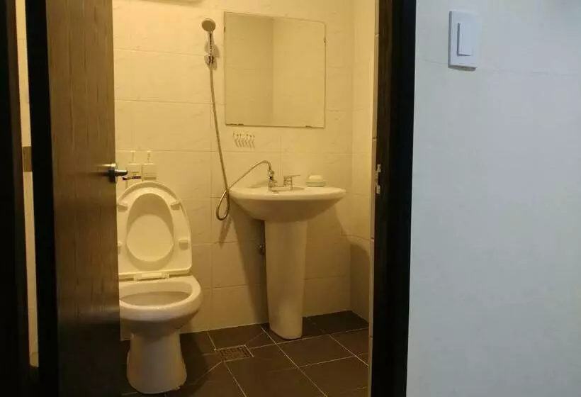 تختخواب در اتاق مشترک, Sokcho & Guesthouse