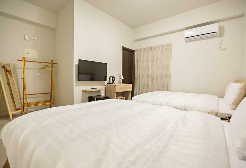 اتاق خانوادگی, Success 66 B&b
