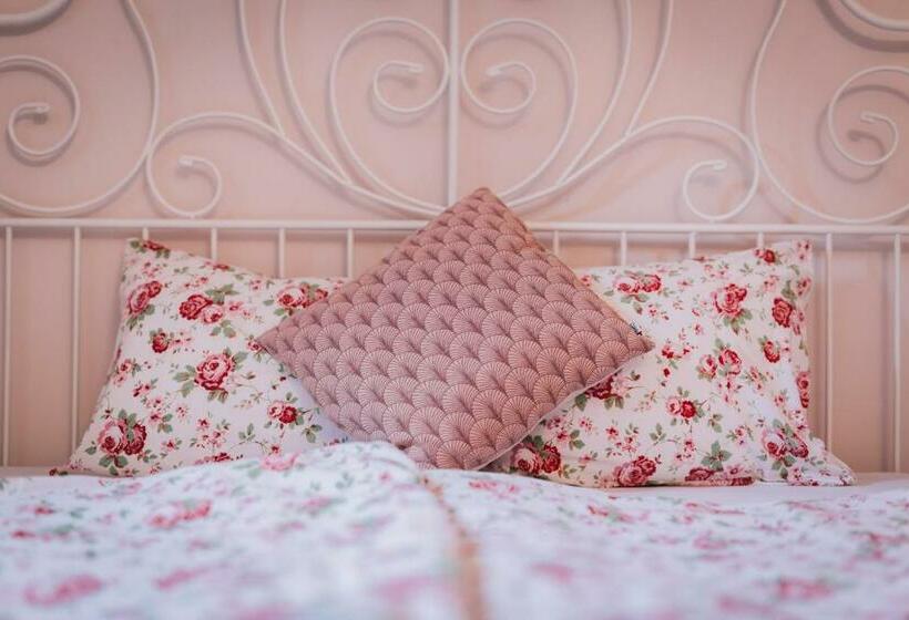 غرفة قياسية, Platános Kúria