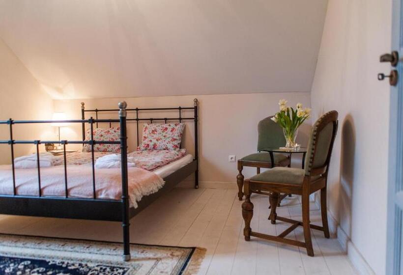 جناح, Platános Kúria