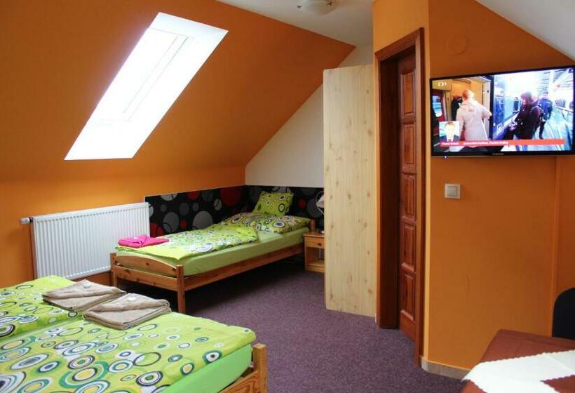 スタンダードトリプルルーム, Dj Penzion