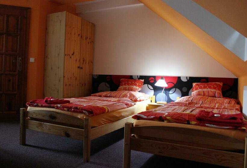 スタンダードトリプルルーム, Dj Penzion