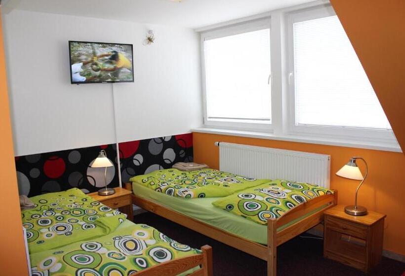 スタンダードルーム, Dj Penzion