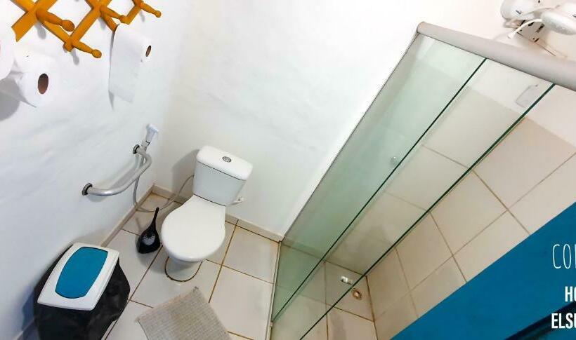 اتاق استاندارد چهار تخته, El Surfista Hostel   Pousada