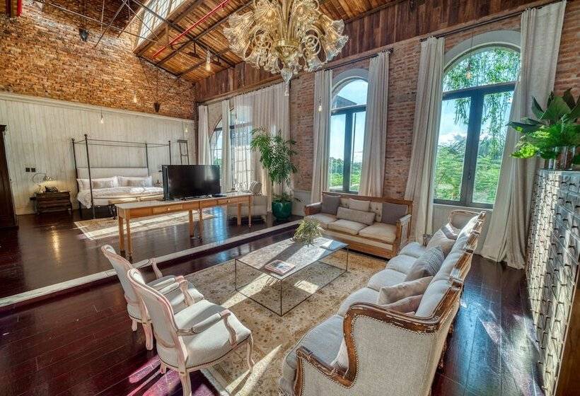 سوئیت پرزیدنت, Factoria