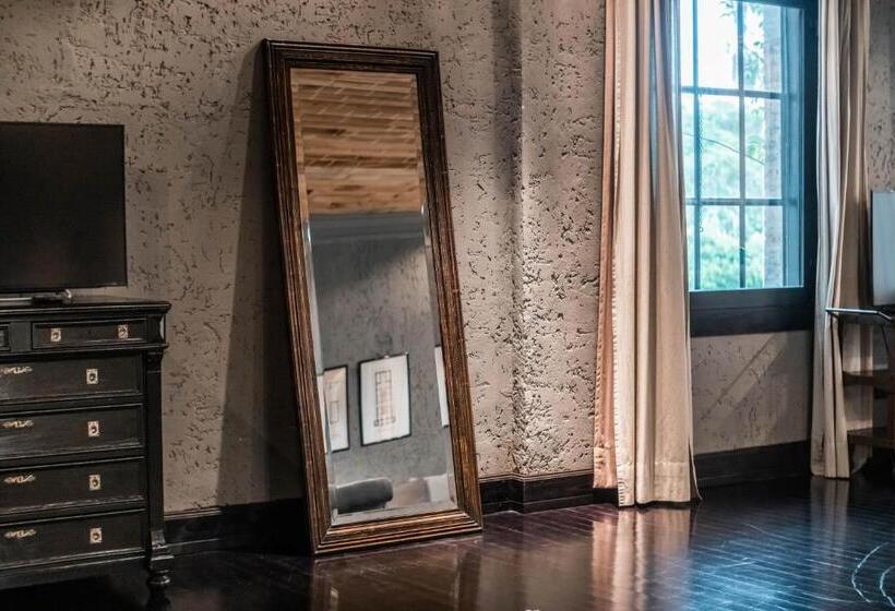 سوییت خانوادگی, Factoria