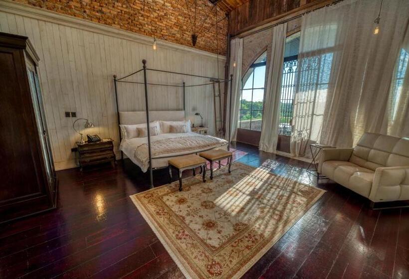 سوئیت پرزیدنت, Factoria