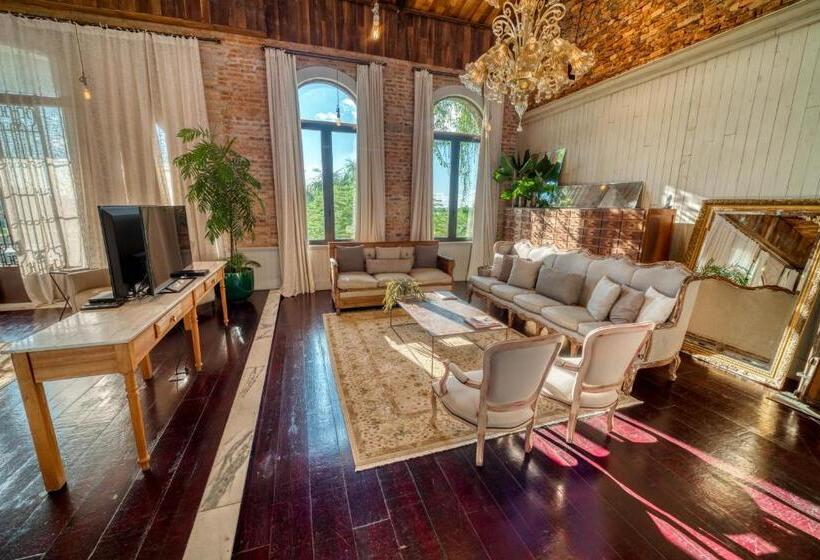 سوئیت پرزیدنت, Factoria