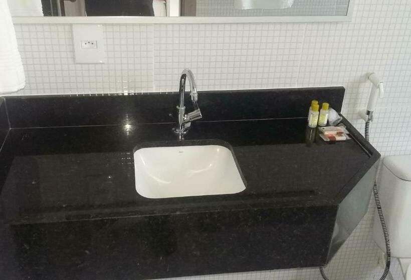 スタンダード４人部屋, France