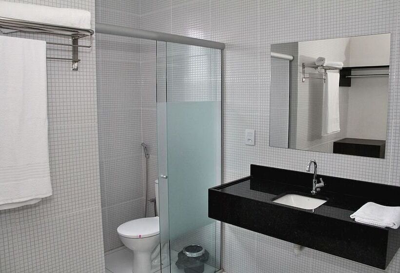 חדר סטנדרט לשלושה, France