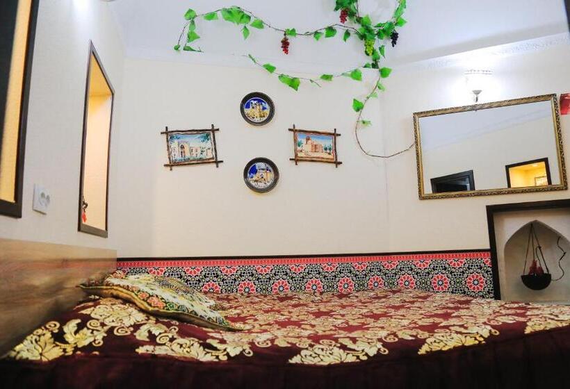 חדר סטנדרט, Khurjin