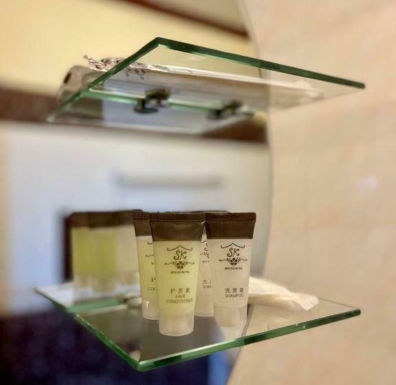 غرفة قياسية, Sengkeo