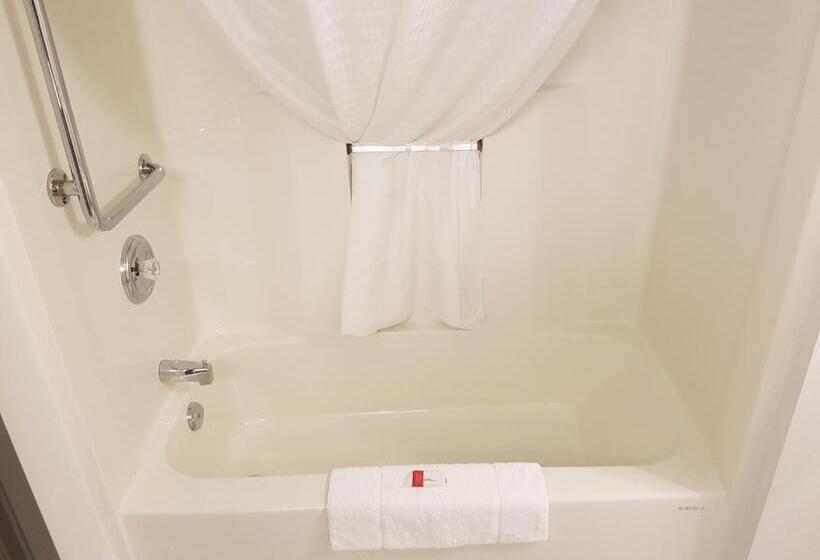 اتاق استاندارد برای معلولان, Super 8 By Wyndham Winnipeg West