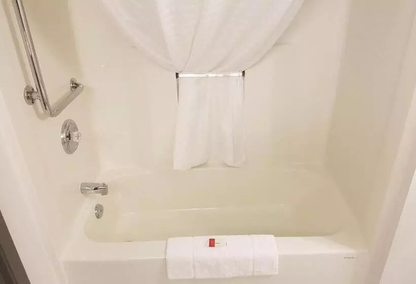 身障者適用スタンダードルーム, Super 8 By Wyndham Winnipeg West