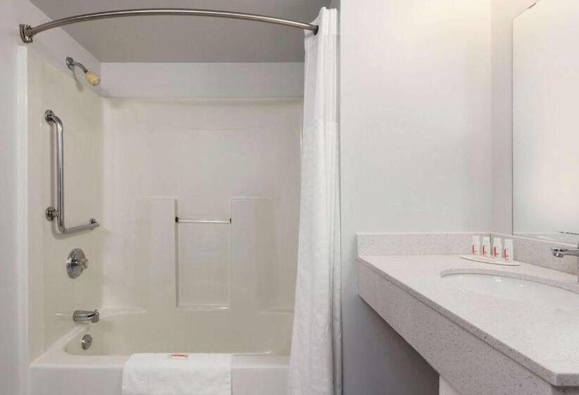 اتاق استاندارد برای معلولان, Super 8 By Wyndham Winnipeg West