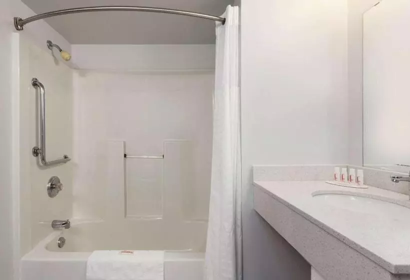 身障者適用スタンダードルーム, Super 8 By Wyndham Winnipeg West