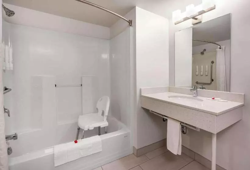 身障者適用スタンダードルーム, Super 8 By Wyndham Winnipeg West