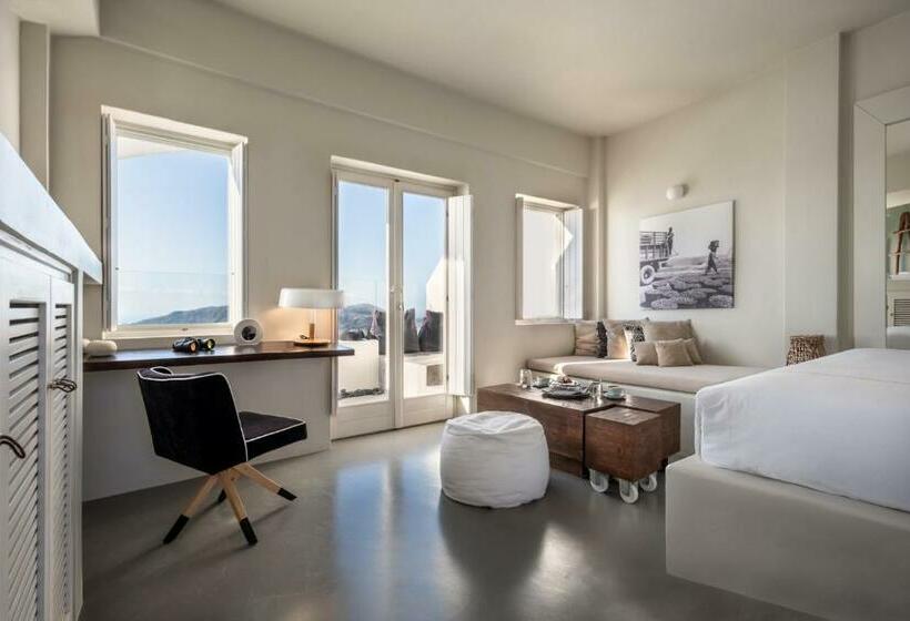 جناح ديلوكس مع إطلالات, West East Suites