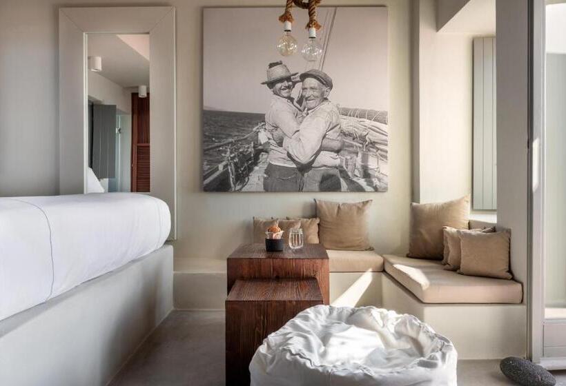 جناح ديلوكس مع إطلالات, West East Suites