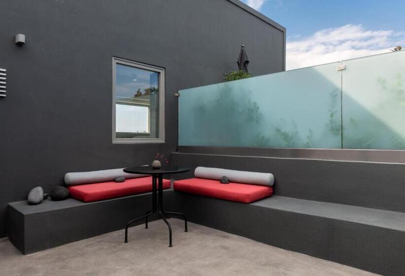 جناح ديلوكس مع إطلالات, West East Suites