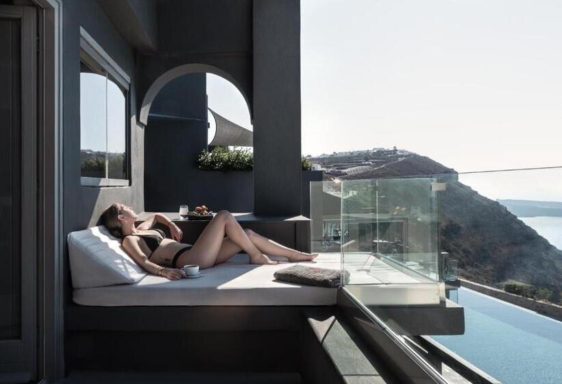 جناح تنفيذي مع إطلالات, West East Suites