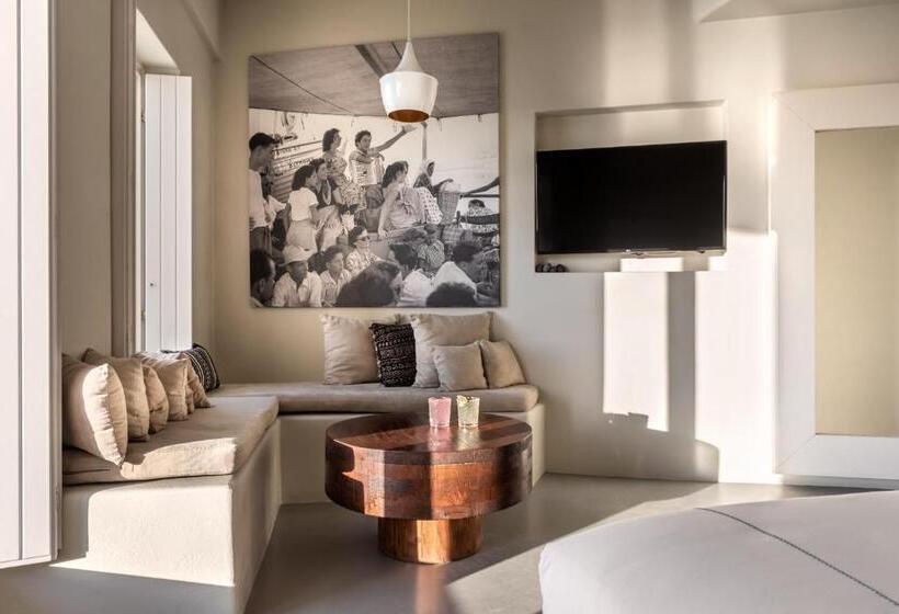 جناح سوبيريور مع إطلالات, West East Suites