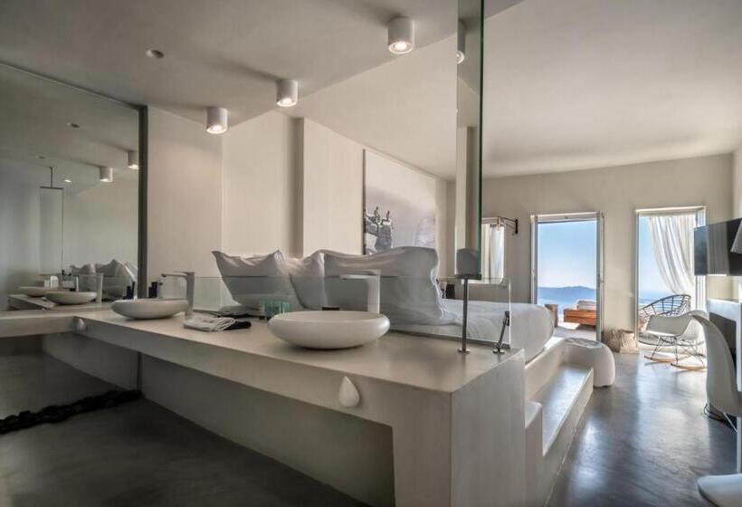 جناح سوبيريور مع إطلالات, West East Suites