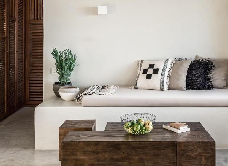 جناح ديلوكس مع إطلالات, West East Suites