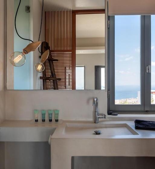 Deluxe люкс с видом, West East Suites