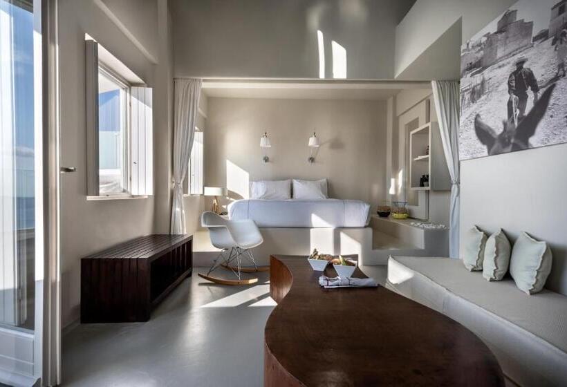 جناح تنفيذي مع إطلالات, West East Suites