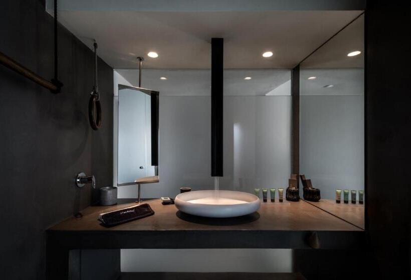 جناح ذو إطلالة, West East Suites