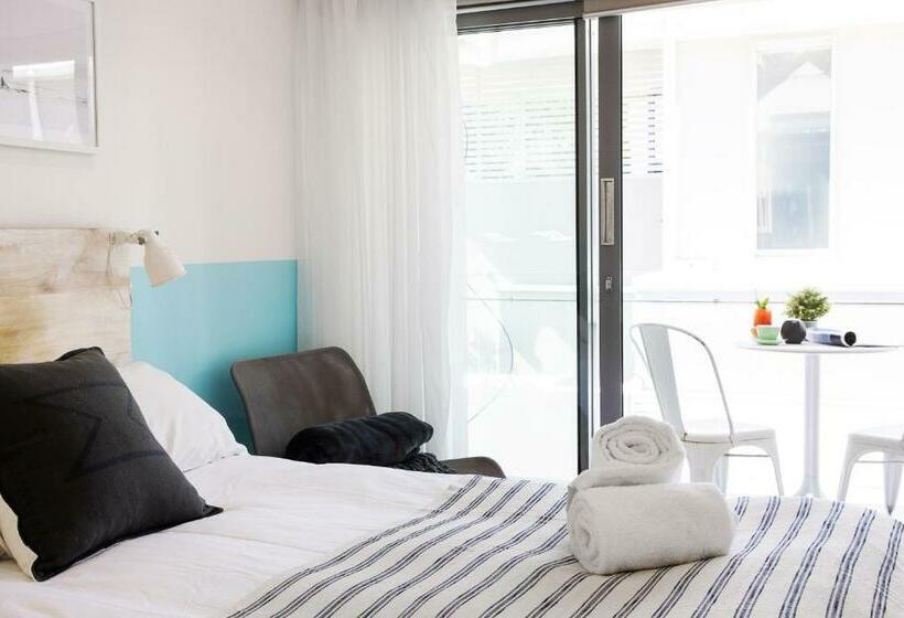 Студия Стандарт, 10 Hastings Street Motel