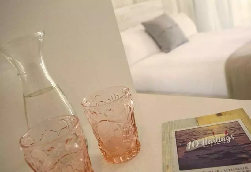 スタンダードスタジオ, 10 Hastings Street Motel